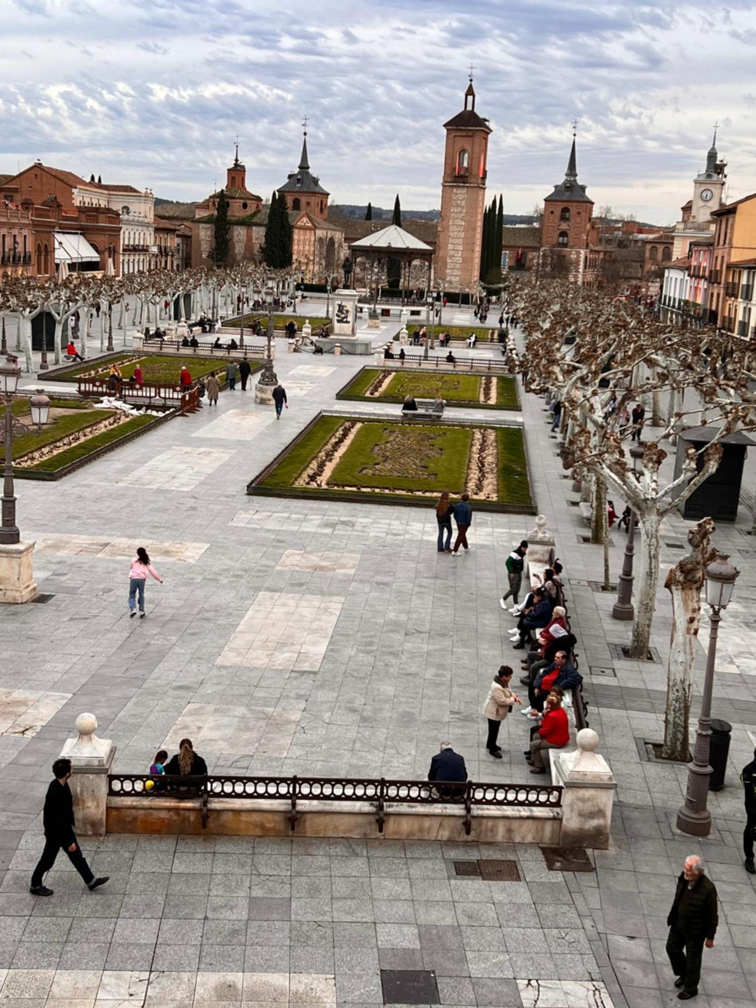 Sonar En La Plaza Cervantes 1 الكالا ذي إِناريس المظهر الخارجي الصورة